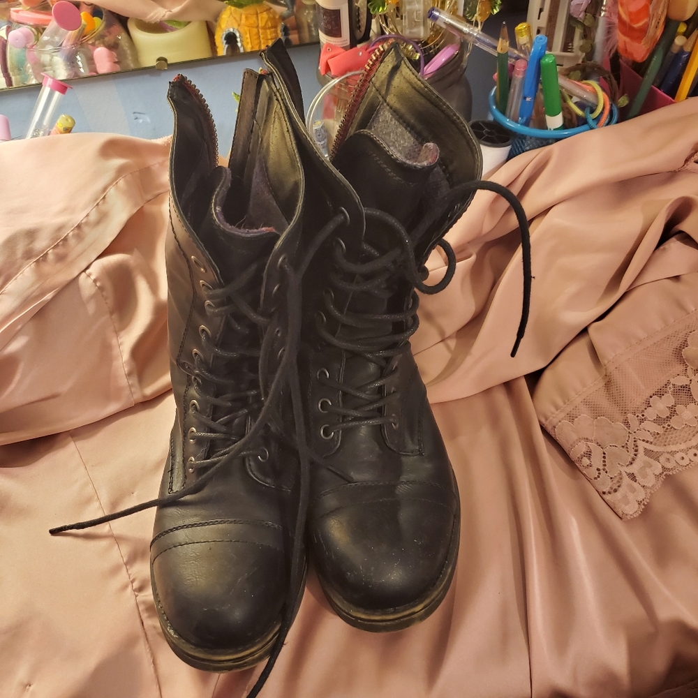 Combat boots